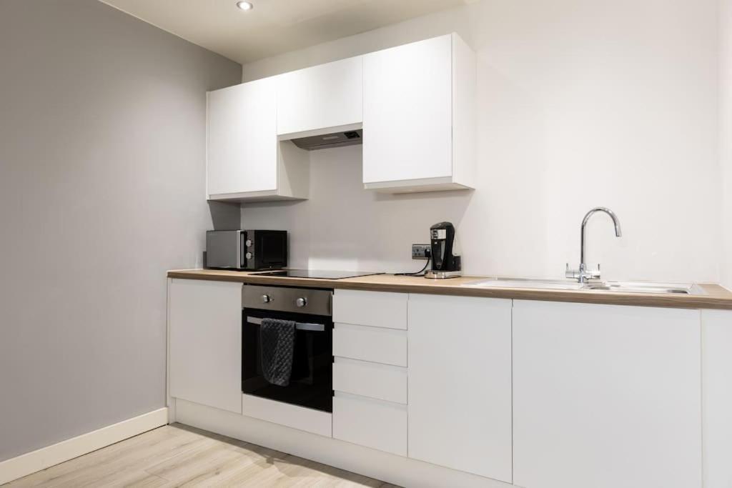 2 Bed Apartment With Pool Table Bradford (West Yorkshire) Exterior foto